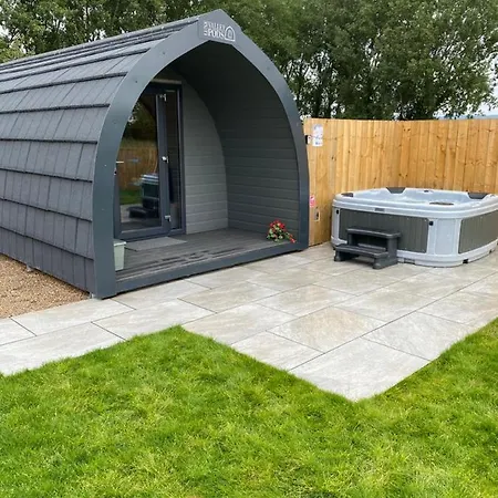 Mowbray & Glamping * South Kilvington